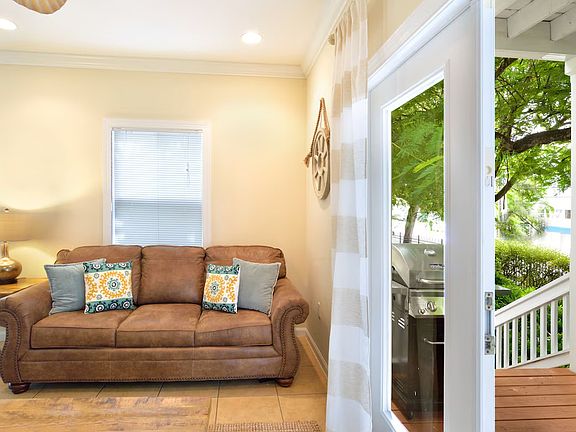 4th image of 9 Coral Way