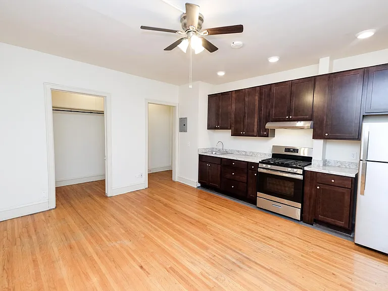 Garfield Court Apartments — Photo 12