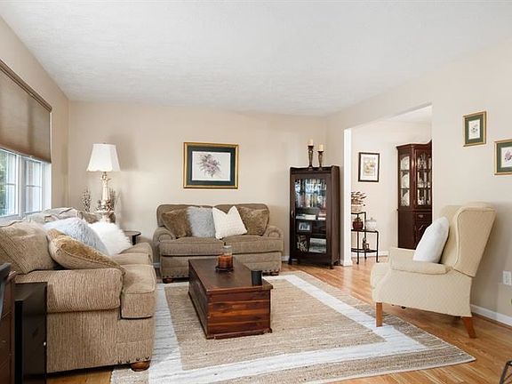 3rd image of 2520 Saddle Dr