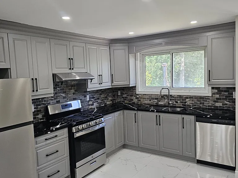 61 Deerfield Cres — Photo 4