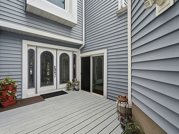 3rd image of 26435 N Ridge Ct