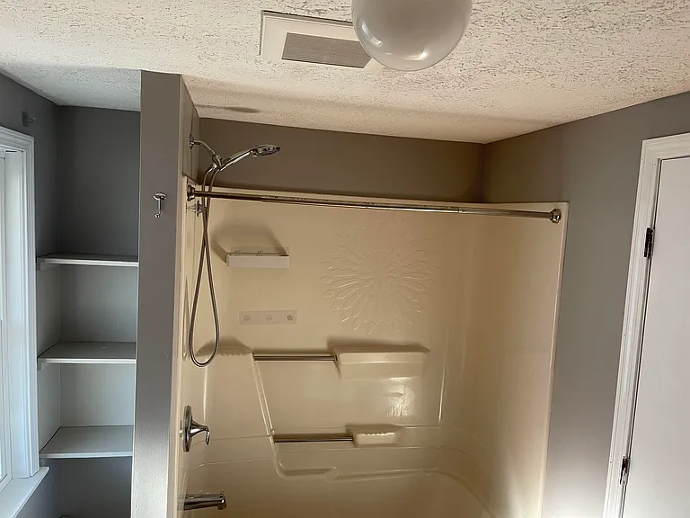 520 Beech St #2L — Photo 2