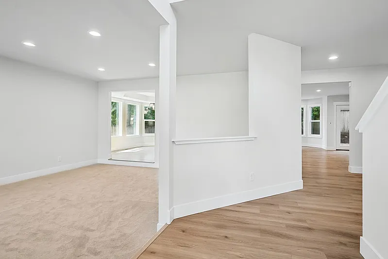 4 bed, 2.5 bath, 2500 sqft, $3,700 — Photo 3