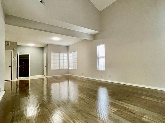 3rd image of 4868 Creekwood Dr