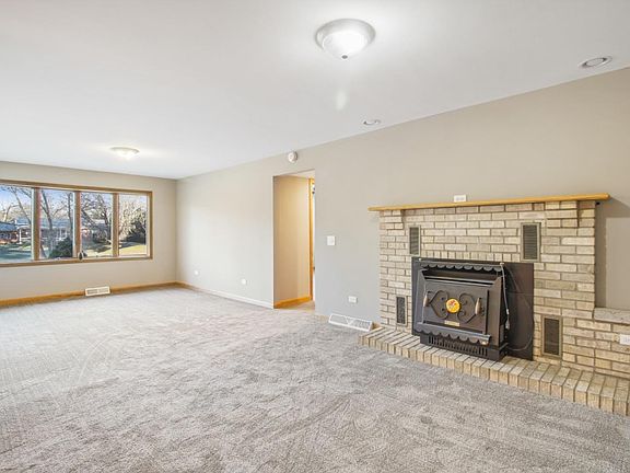 4th image of 5825 Vermont St
