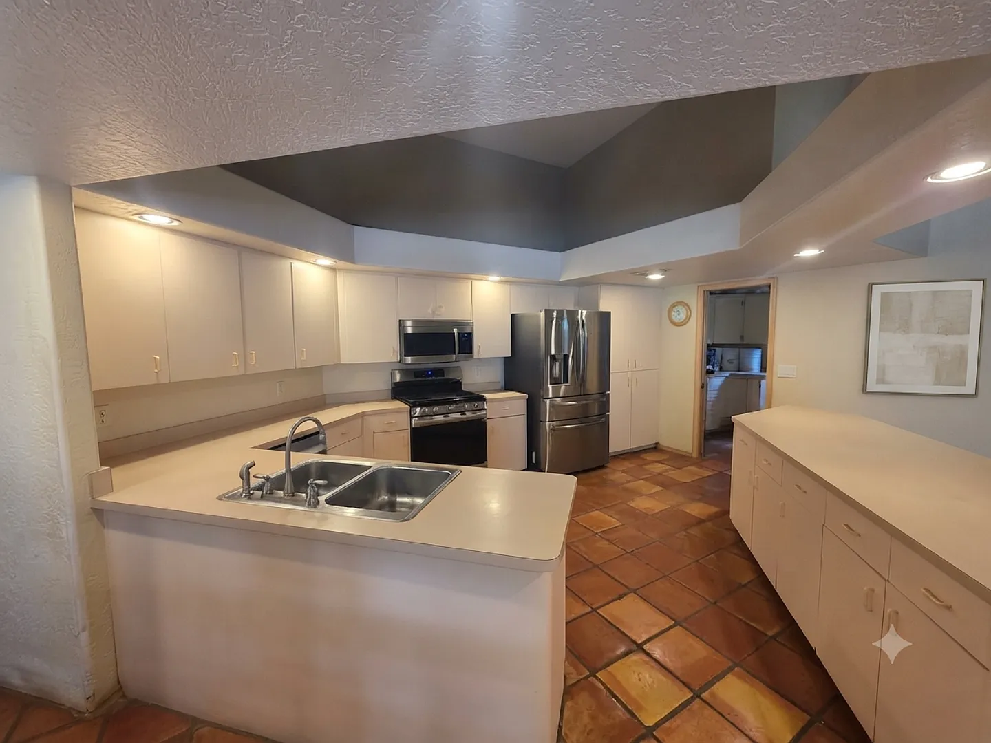 Gorgeous Huge 4 Bedroom 2 Bathroom Pool House with Bonus room — Photo 4