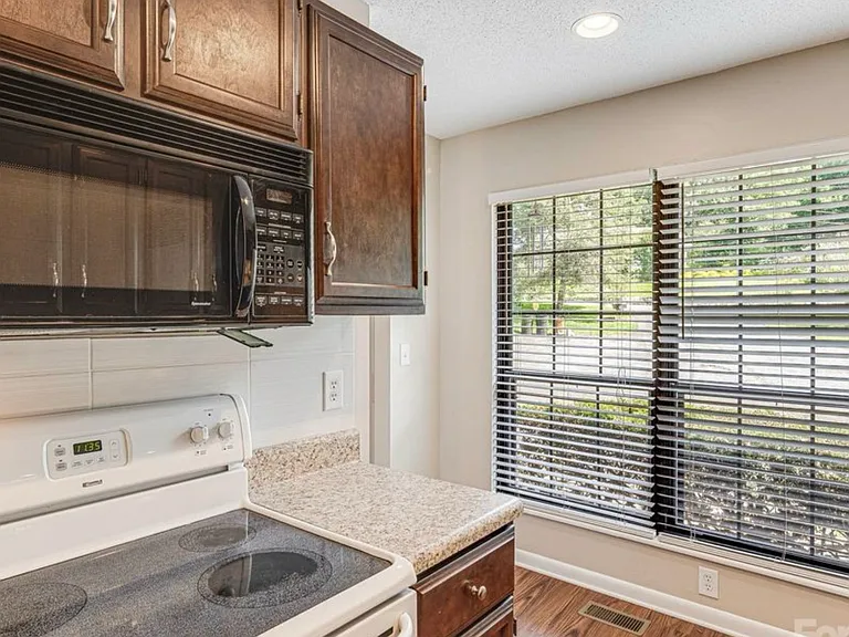 314 Old Hendersonville Hwy — Photo 10