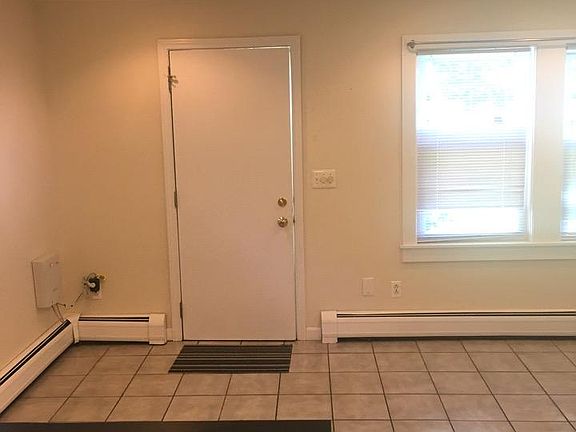 Eat-In-Kitchen