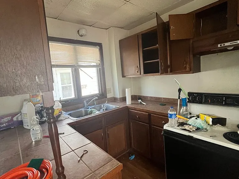 412 S Peach Ave — Photo 9