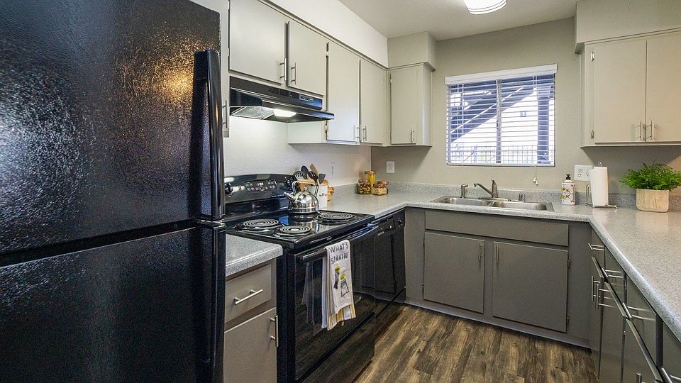 1st image of 1025 S Gilbert St #9_096