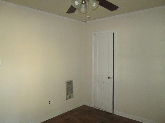 5th image of 4388 Jamaica Dr