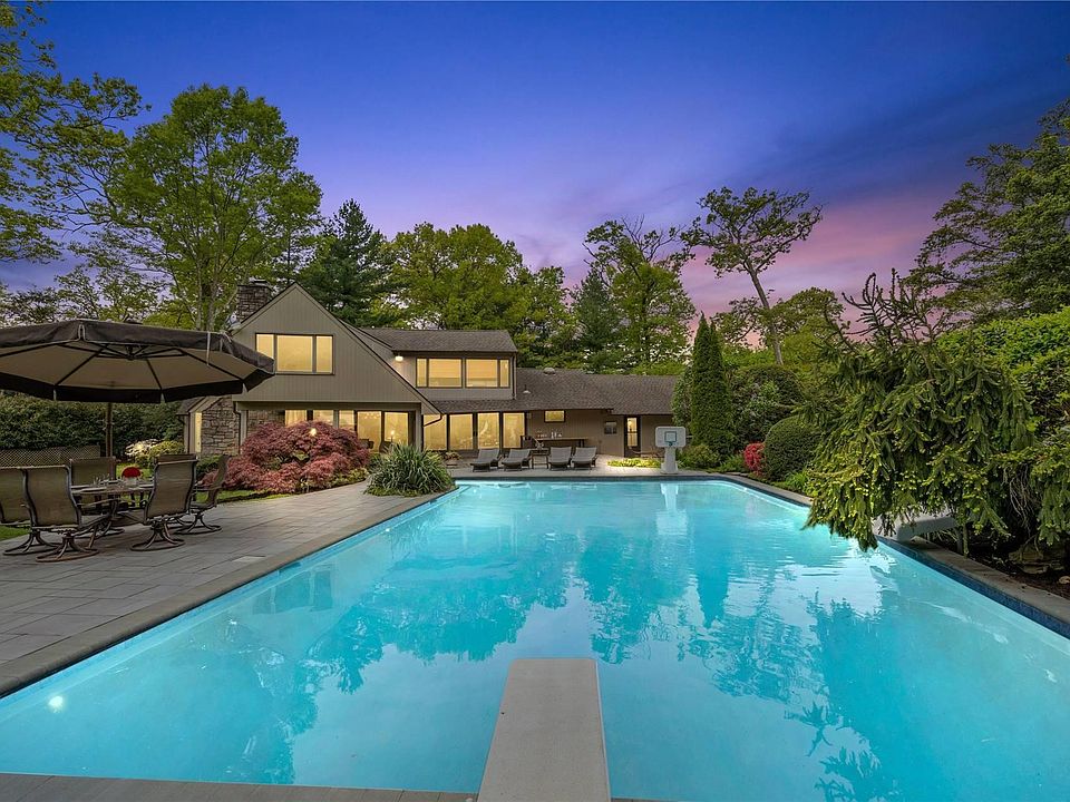 1st image of 3 Meadowbrook Lane