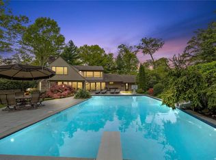 3 Meadowbrook Ln, Old Westbury, NY 11568