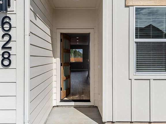 4th image of 628 SE 34th St
