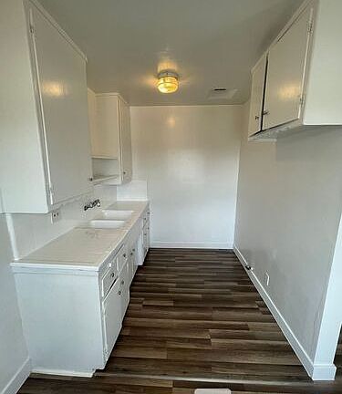 4th image of 916 W 84th St APT 9