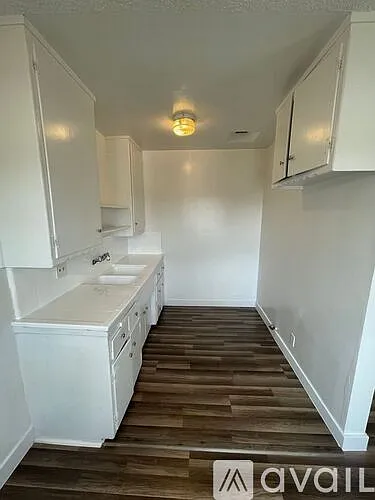 916 W 84th St #9 — Photo 4