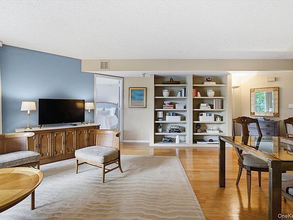 5th image of 10 Stewart Place #7FW