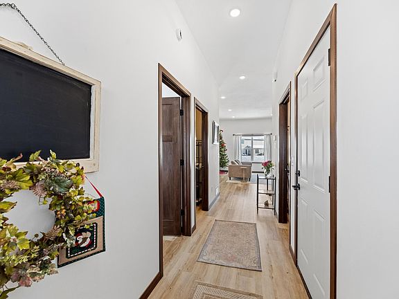 3rd image of 20193 Prairie Dr