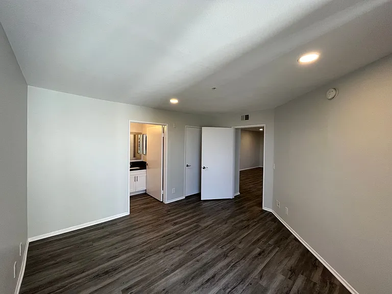1223 Federal Ave — Photo 80