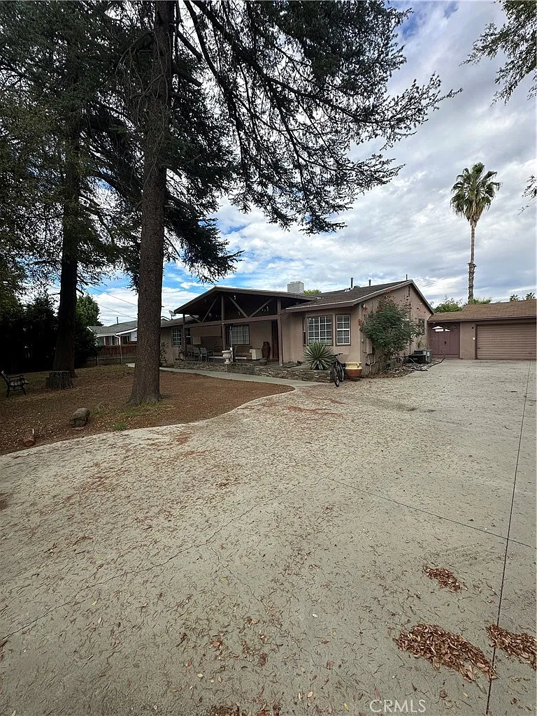4 bed, 2025 sqft, $5,500 — Photo 1
