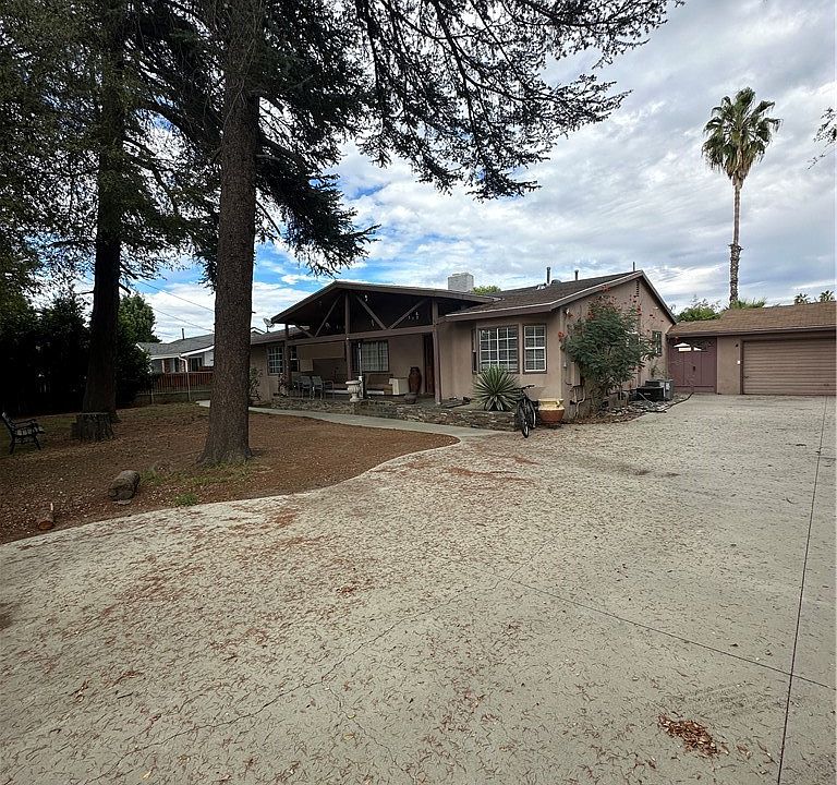 1st image of 7420 Hesperia Ave