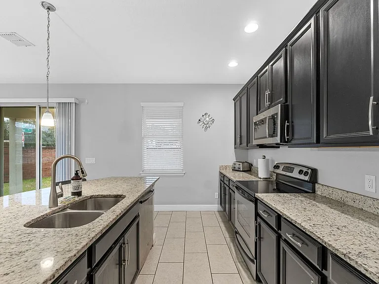 206 Aberdeen St — Photo 10