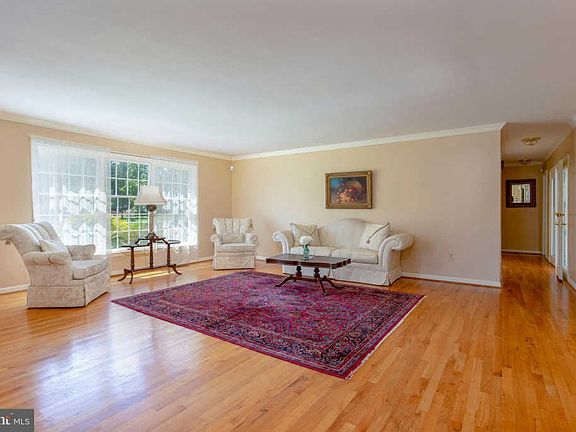 3rd image of 105 Belle Point Dr
