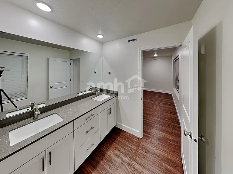 278 N Allen Ln — Photo 9