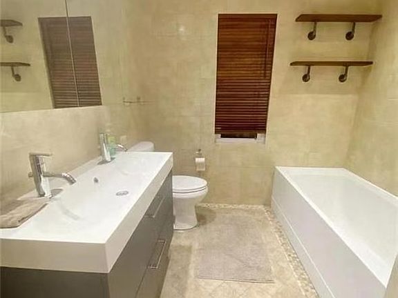 4th image of 59 Oak St #1