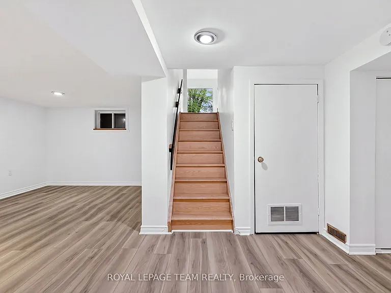 131 Acacia Ave — Photo 35