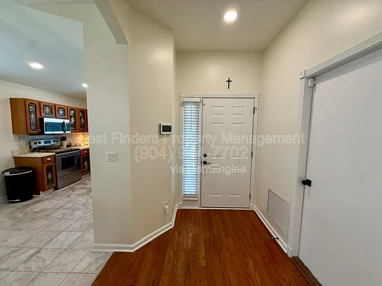 349 Melissa Ray Dr — Photo 2