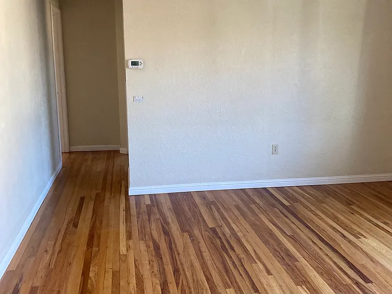 146 Carolyn St — Photo 5
