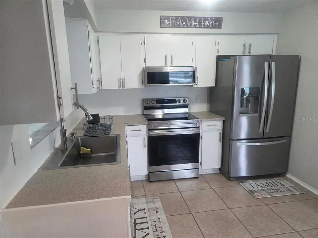 2 bed, 1.0 bath, 1100 sqft, $2,400 — Photo 3