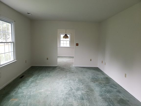 5th image of 131 Mattox Bay Dr