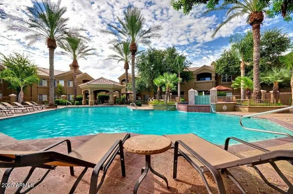 1 bed, 1.0 bath, 779 sqft, $2,000 — Photo 2