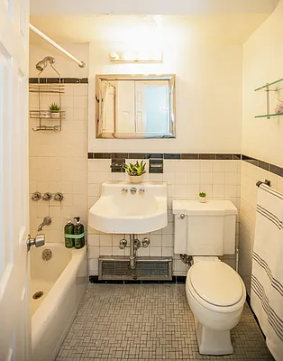 Rented by Ambar Realty Corp. | media 10