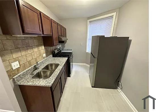 7542 S Stewart Ave — Photo 10