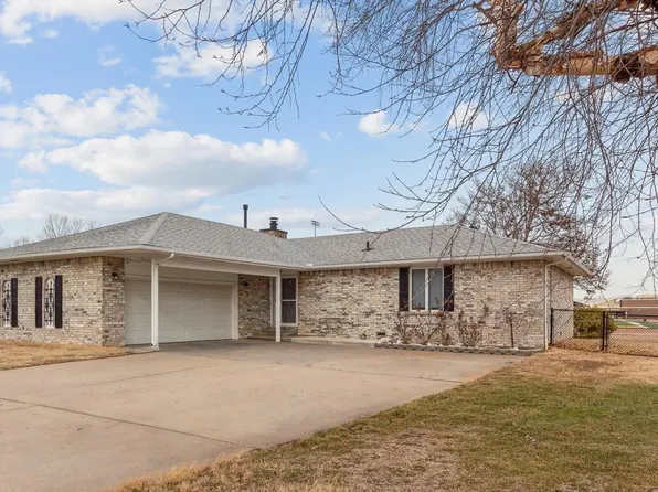 726 Fairway Ct, Augusta, KS 67010