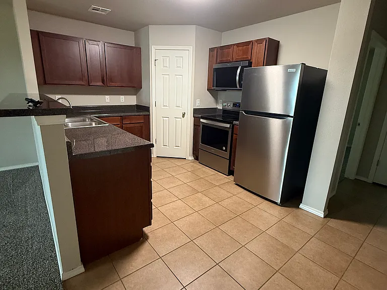 3511-3513 E Fairmont Pl — Photo 4