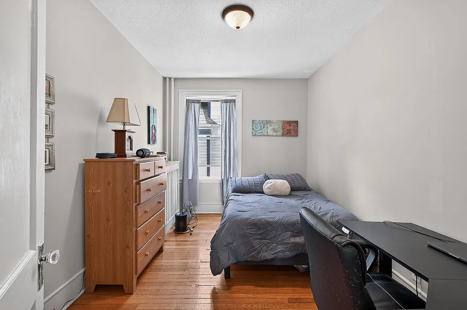 2 bed, 1200 sqft, $1,600 — Photo 1