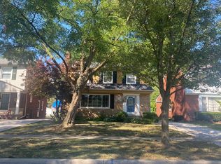 1932 Severn Rd, Grosse Pointe Woods, MI 48236