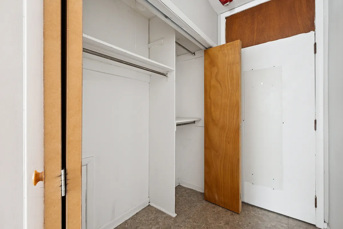 Building Photo - 1215 Pine St #B2