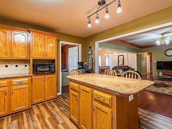4th image of 809 Crossland Dr
