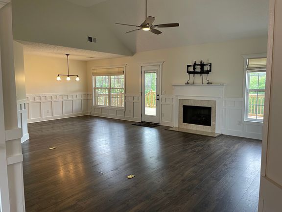 4th image of 1211 Jennings Dr