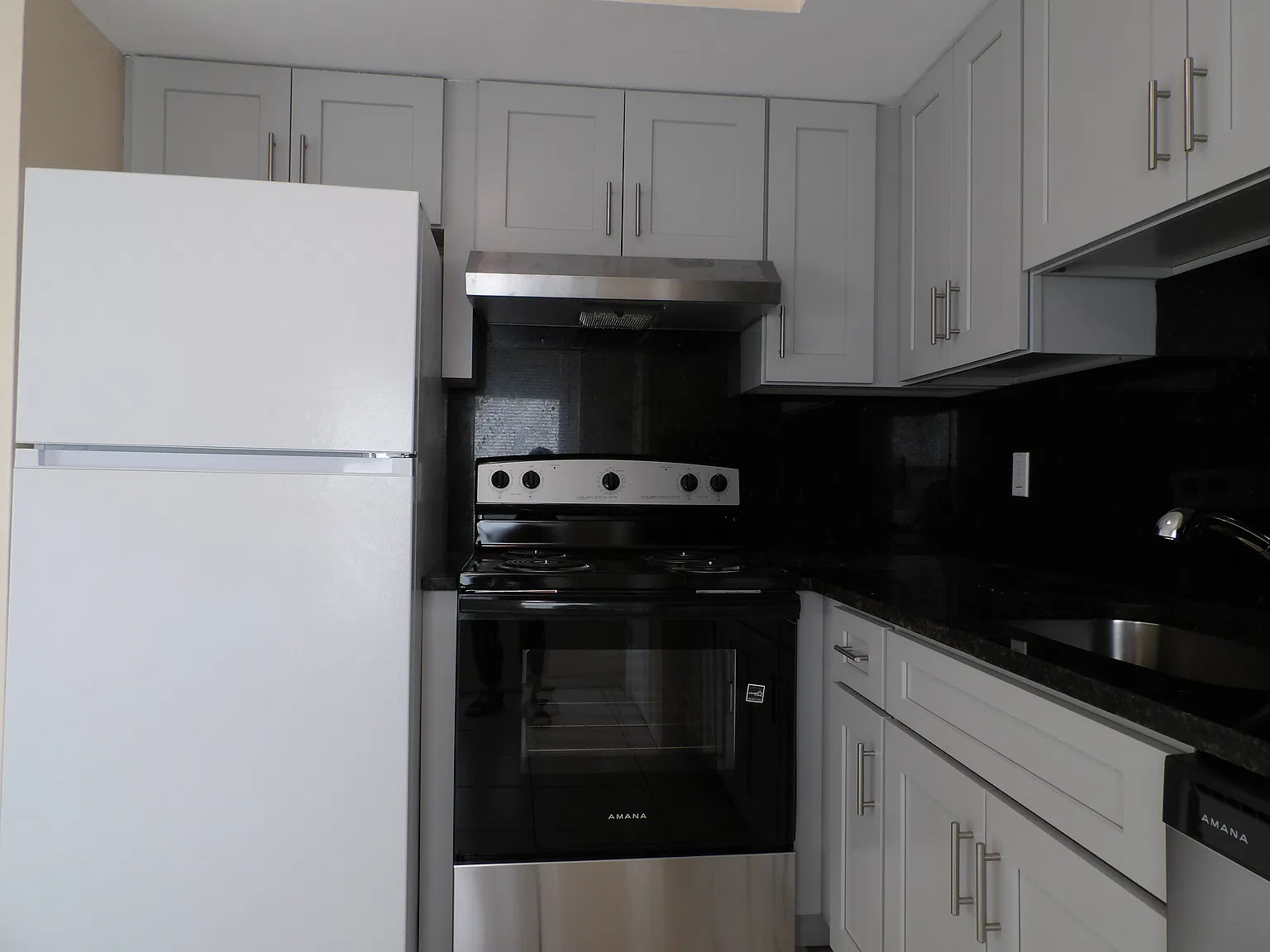 2 bed, 770 sqft, $1,300 — Photo 4