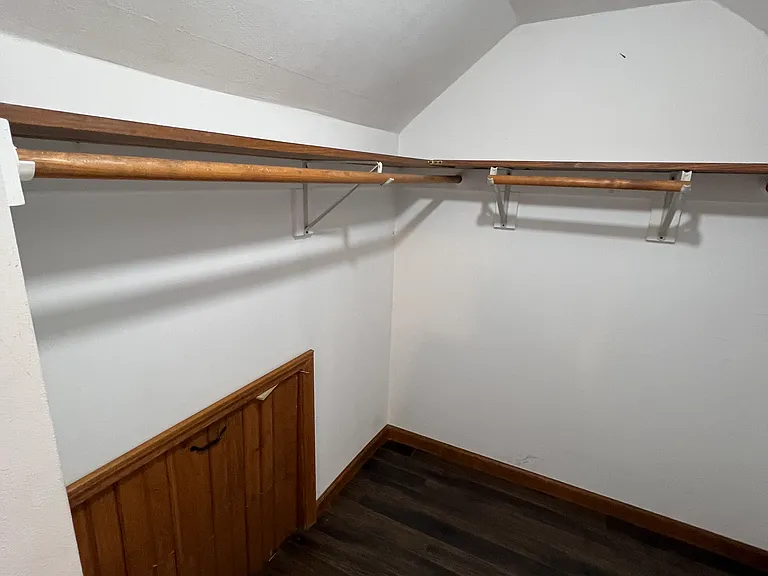 221 Henderson St — Photo 27