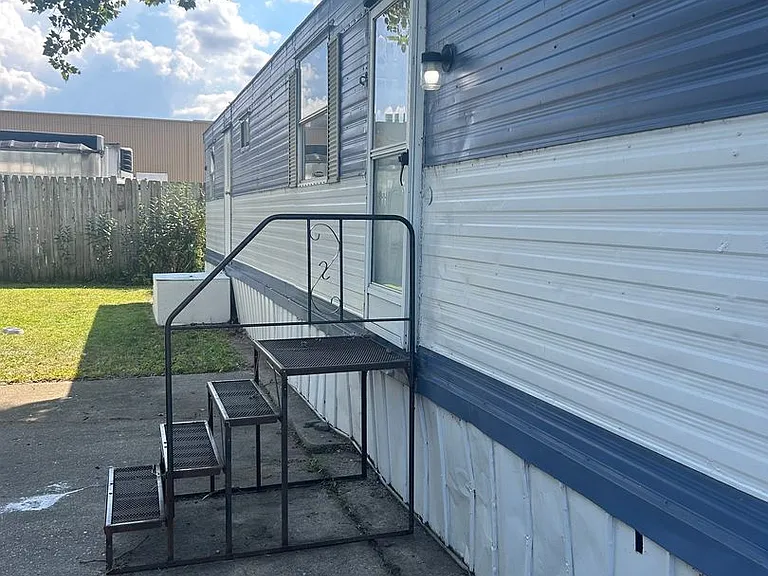 23765 Lawrence Ave — Photo 11