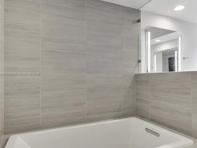 1180 N Federal Hwy #1009 — Photo 24
