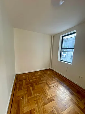 Rented by Universal Realty Group | media 2