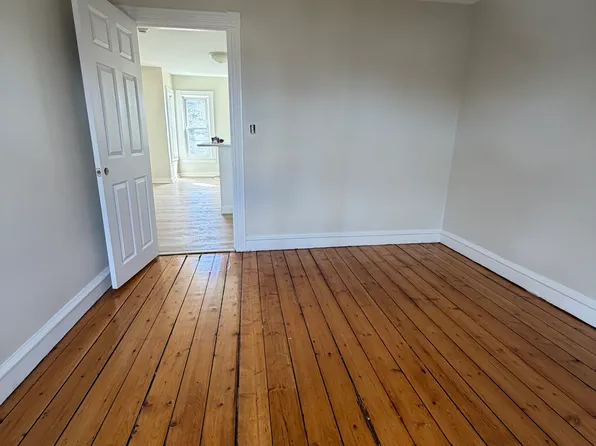 72 Kickemuit Rd APT 3R, Warren, RI 02885